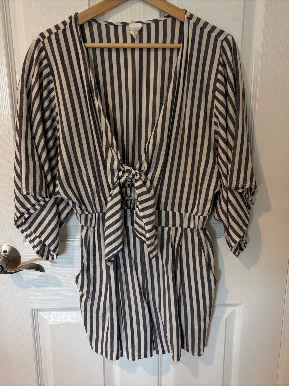 Striped Tie-Front Romper in White and Gray Sz. Small - Picture 6 of 7